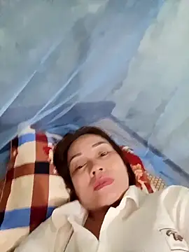 Lyly22x online show from 03/25/26, 12:00