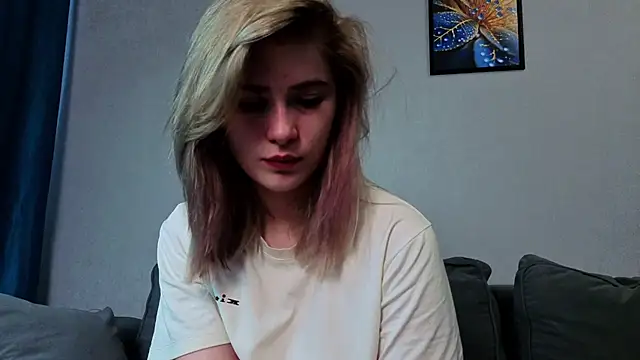 Snapshot of ivygenesis chatting on 06/25/26, 04:45 ivygenesis online show from 06/25/26, 04:45