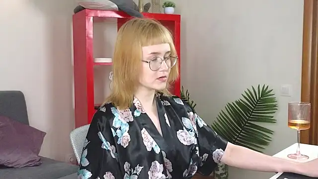 TheaQuill online show from 05/01/26, 05:17