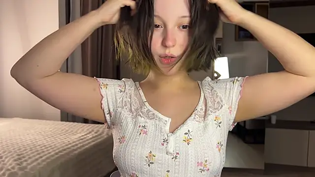 Snapshot of emilyy_xoxo chatting on 04/15/26, 11:50 emilyy xoxo online show from 04/15/26, 11:50