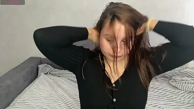 Ellaizatelly online show from 04/15/26, 09:38