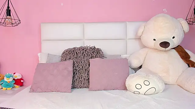 KarolyneLune online show from 03/19/26, 07:18