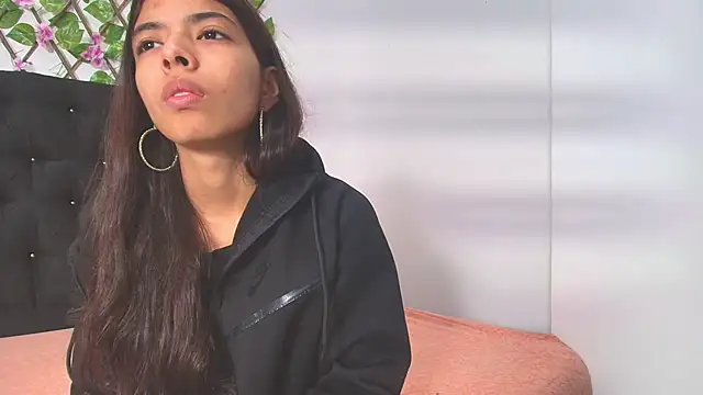 Sweet Scarlett  online show from 04/15/26, 02:02