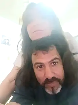 Snapshot of Couple4039 chatting on 03/13/26, 06:09 Couple4039 online show from 03/13/26, 06:09