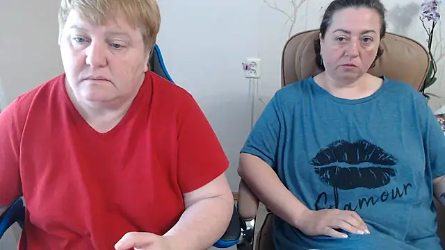 Snapshot of Lindy-Jeanie chatting on 06/07/26, 07:01 Lindy-Jeanie online show from 06/07/26, 07:01