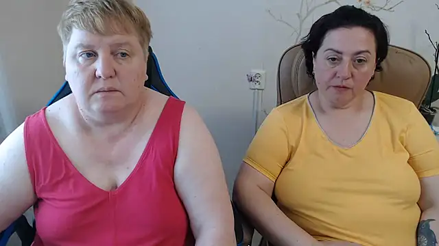 Snapshot of Lindy-Jeanie chatting on 06/15/26, 03:58 Lindy-Jeanie online show from 06/15/26, 03:58