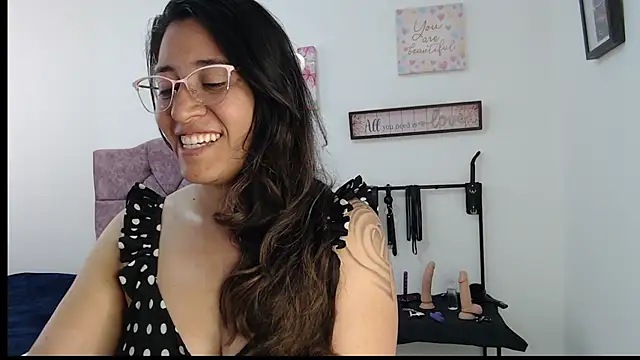 Snapshot of violeta_scott chatting on 05/15/26, 03:30 violeta scott online show from 05/15/26, 03:30