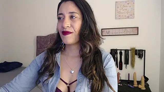 Snapshot of violeta_scott chatting on 06/04/26, 12:11 violeta scott online show from 06/04/26, 12:11