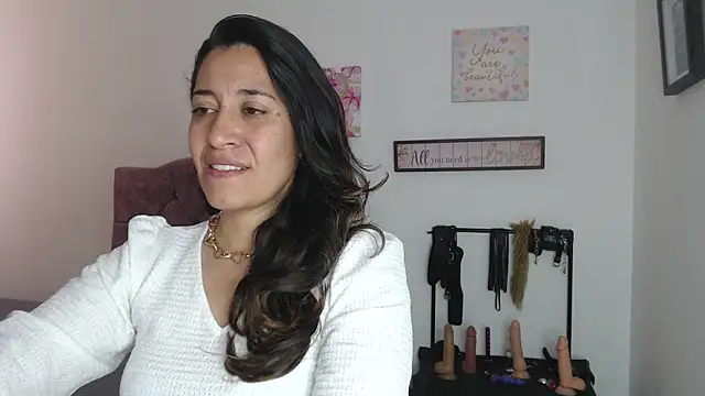 Snapshot of violeta_scott chatting on 06/15/26, 02:30 violeta scott online show from 06/15/26, 02:30