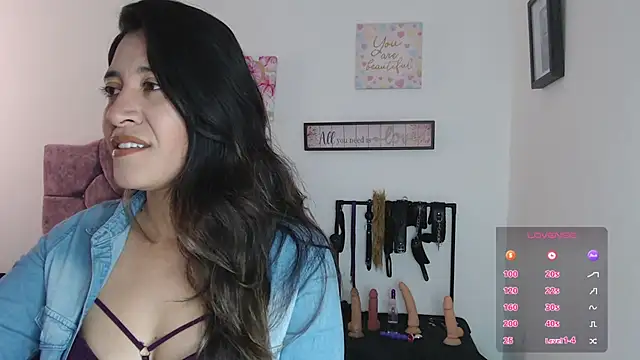 Snapshot of violeta_scott chatting on 08/05/26, 03:48 violeta scott online show from 08/05/26, 03:48