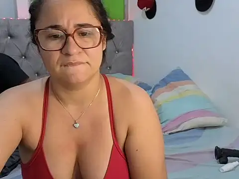 Snapshot of estrellajunior chatting on 06/17/26, 02:14 estrellajunior online show from 06/17/26, 02:14