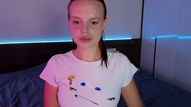 Snapshot of mollybossy chatting on 07/19/26, 12:14 mollybossy online show from 07/19/26, 12:14