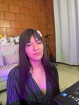 Snapshot of xayah_cute chatting on 05/16/26, 04:20 xayah cute online show from 05/16/26, 04:20