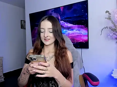 Lilyt Cooper online show from 04/27/26, 10:30