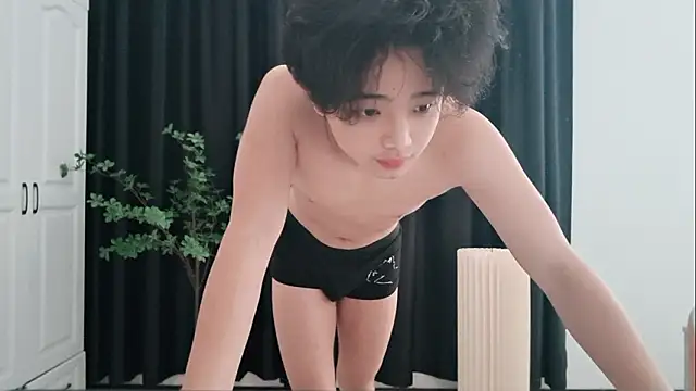 Snapshot of ZH-HUAHUA chatting on 03/15/26, 06:30 ZH-HUAHUA online show from 03/15/26, 06:30