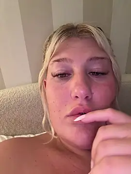 Lexi Laura online show from 04/14/26, 09:43