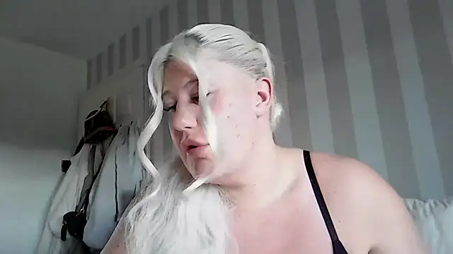 Snapshot of Lexi_Laura chatting on 05/14/26, 06:42 Lexi Laura online show from 05/14/26, 06:42