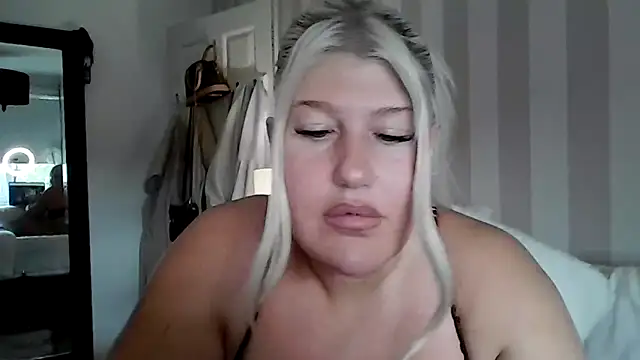 Snapshot of Lexi_Laura chatting on 05/20/26, 10:21 Lexi Laura online show from 05/20/26, 10:21