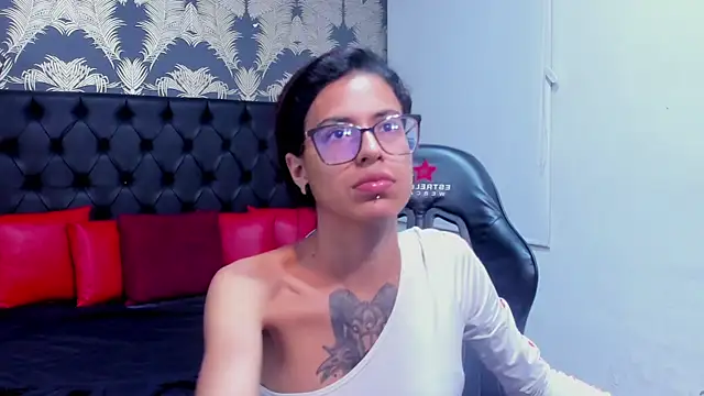 Snapshot of Emily_Lopera chatting on 05/01/26, 03:16 Emily Lopera online show from 05/01/26, 03:16