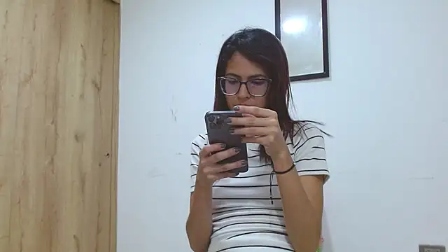 Snapshot of Emily_Lopera chatting on 05/20/26, 06:47 Emily Lopera online show from 05/20/26, 06:47