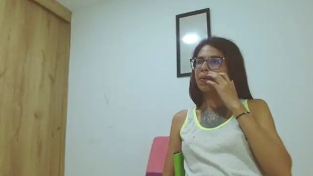 Snapshot of Emily_Lopera chatting on 05/27/26, 05:04 Emily Lopera online show from 05/27/26, 05:04
