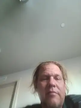Snapshot of yourMasterisBored chatting on 05/15/26, 12:39 yourMasterisBored online show from 05/15/26, 12:39
