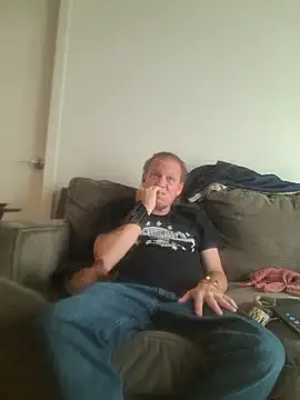 Snapshot of yourMasterisBored chatting on 05/19/26, 02:01 yourMasterisBored online show from 05/19/26, 02:01