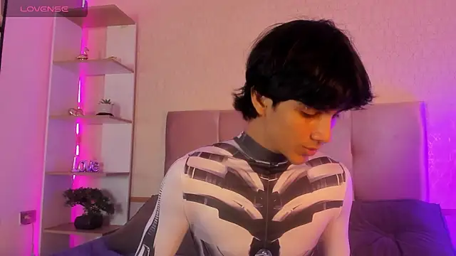 Cheys Mast online show from 04/12/26, 06:02