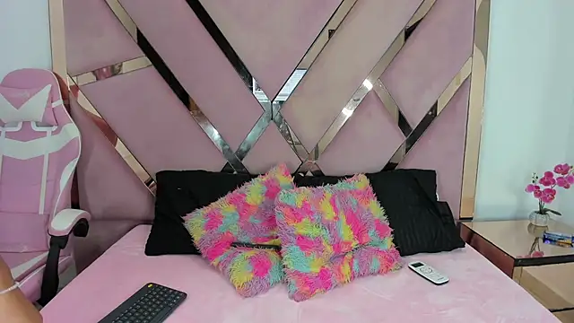 Jade ht online show from 04/09/26, 12:43