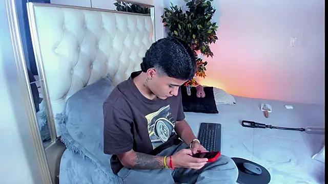 Snapshot of Liam_Dustin chatting on 07/21/26, 07:49 Liam Dustin online show from 07/21/26, 07:49