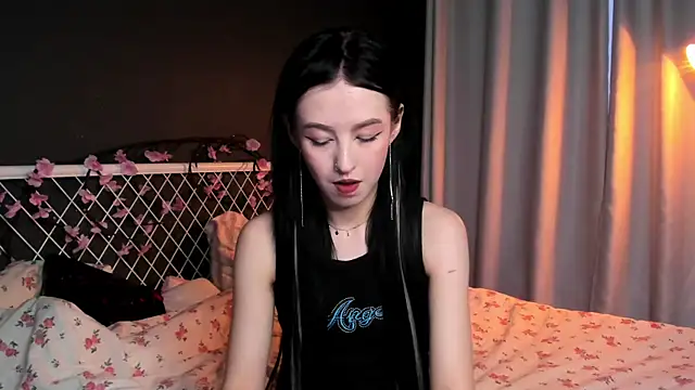 Snapshot of lizaa_breeze chatting on 07/11/26, 05:48 lizaa breeze online show from 07/11/26, 05:48