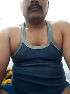 Snapshot of Decentlover67 chatting on 04/12/26, 02:00 Decentlover67 online show from 04/12/26, 02:00