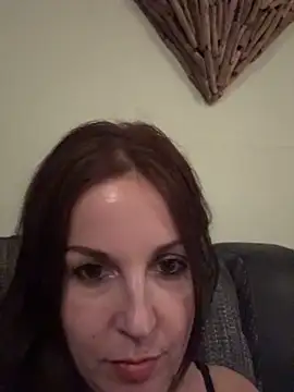 petitehotwife4u online show from 04/15/26, 08:53