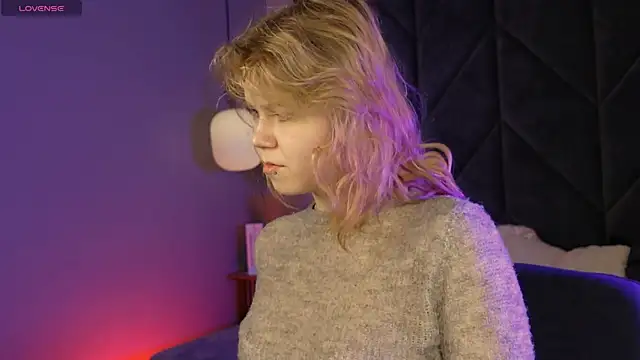 Snapshot of ElizabethVane chatting on 04/22/26, 05:43 ElizabethVane online show from 04/22/26, 05:43