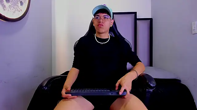 Bennet-Grayy online show from 04/25/26, 05:21