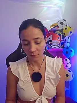 Snapshot of miaeyex chatting on 06/24/26, 12:04 miaeyex online show from 06/24/26, 12:04