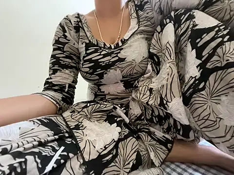 Snapshot of Noor_Sexy02 chatting on 07/18/26, 12:09 Noor Sexy02 online show from 07/18/26, 12:09