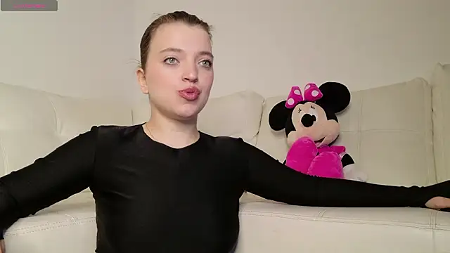 Snapshot of Minnie_mouse_18 chatting on 03/15/26, 05:19 Minnie mouse 18 online show from 03/15/26, 05:19