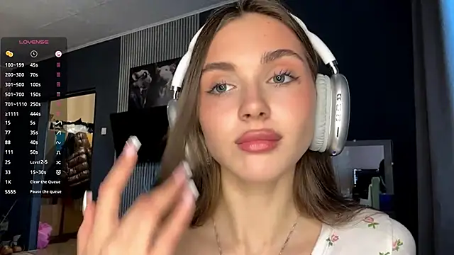 Veluxe online show from 03/23/26, 03:05