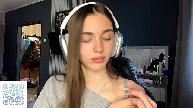 Veluxe online show from 03/26/26, 03:17