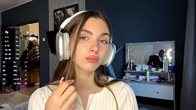 Veluxe online show from 03/28/26, 03:11