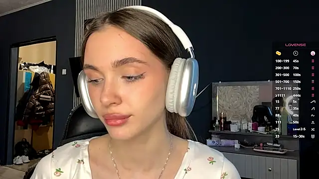 Veluxe online show from 03/31/26, 03:12