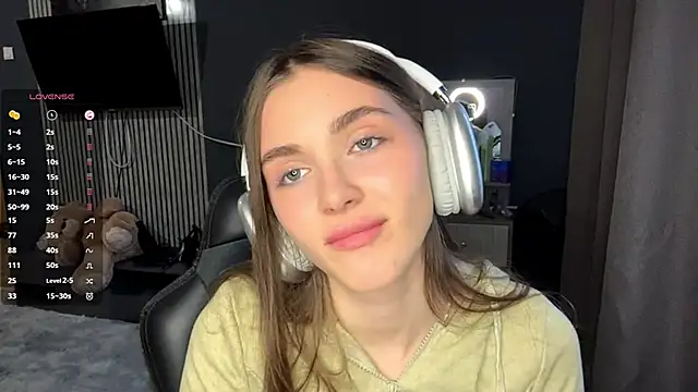 Veluxe online show from 04/05/26, 03:09