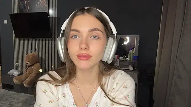 Veluxe online show from 04/06/26, 04:19