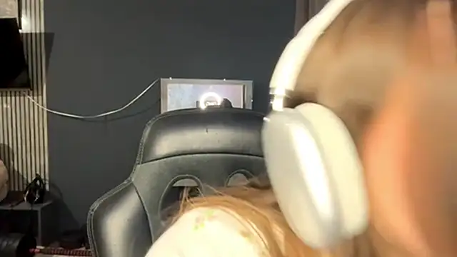 Veluxe online show from 04/07/26, 03:01