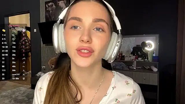 Veluxe online show from 04/08/26, 03:01