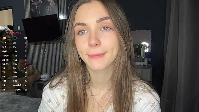 Veluxe online show from 04/19/26, 05:01