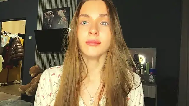 Veluxe online show from 04/28/26, 05:07