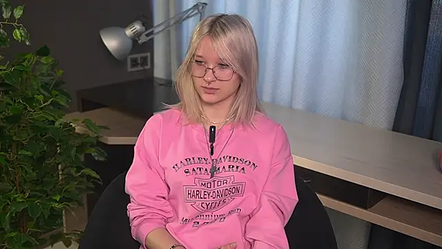 DinaSporn online show from 03/17/26, 08:28