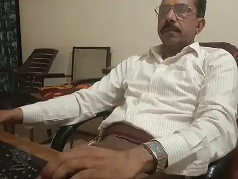 Snapshot of biger_top chatting on 07/19/26, 02:26 biger top online show from 07/19/26, 02:26